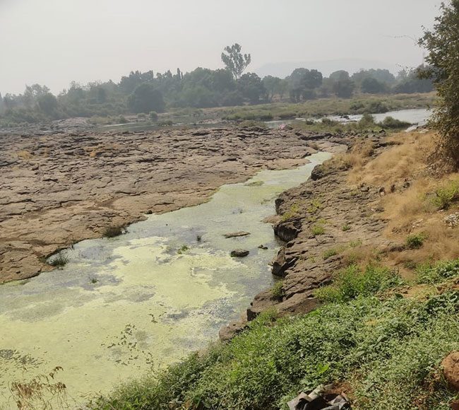 उल्हास नदी पात्रातील सांडपाणी निचऱ्याला ग्रामस्थांचा विरोध
