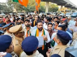 भाजयुमोचे टाटा इन्स्टिट्यूट बाहेर आंदोलन, पोलीस तैनात