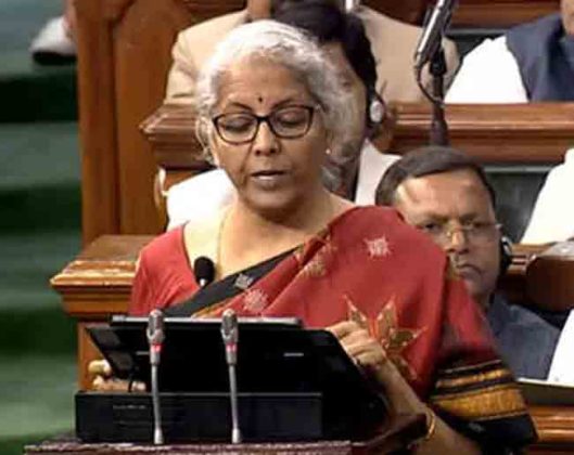 सिगारेट, बिडी, तंबाखू ग्राहकांसाठी महत्वाची बातमी: शौक 'महंगी' चीज है! अर्थमंत्री निर्मला सीतारामन यांनी एनसीएस विधेयक लोकसभेत मांडले !