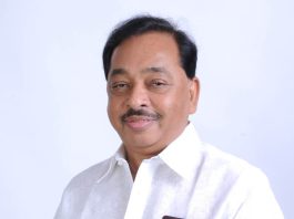 वटवृक्षाच्या छायेखाली...!