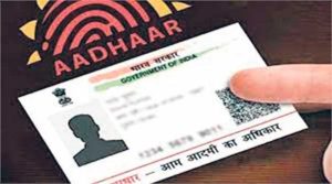 व्होटर आयडीसाठी आधार आणि मोबाइल नंबर अनिवार्य, निवडणूक आयोगाचा मोठा निर्णय