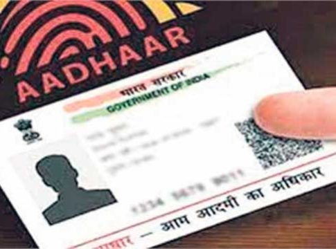 व्होटर आयडीसाठी आधार आणि मोबाइल नंबर अनिवार्य, निवडणूक आयोगाचा मोठा निर्णय