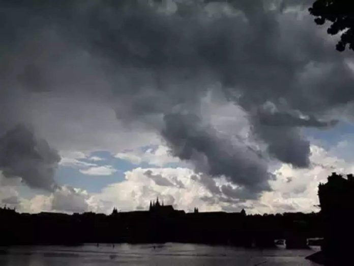 Weather updaes : मुंबईत आजही जोरदार पावसाची शक्यता! राज्यात इतर ठिकाणी कशी असणार परिस्थिती?