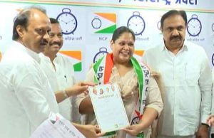 निळू फुले यांची लेक गार्गी फुलेंचा राष्ट्रवादी काँग्रेसमध्ये प्रवेश