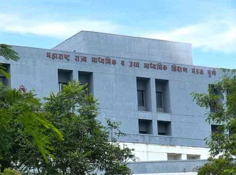 दहावी-बारावीच्या विद्यार्थ्यांसाठी २४ तास टोल-फ्री समुपदेशन!