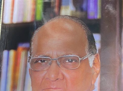 शरद पवार हे शिवसेनाप्रमुख बाळासाहेब ठाकरे यांची कॉपी करताहेत