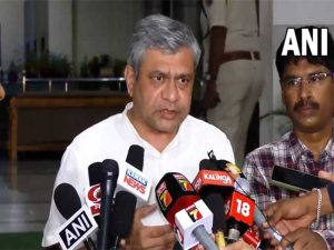 सोशल मीडिया आणि ओटीटी प्लॅटफॉर्मसाठी केंद्र शासन कठोर कायदा करणार - अश्विनी वैष्णव