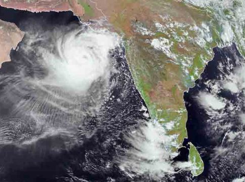 Cyclone Biperjoy : बिपरजॉय चक्रीवादळाची धडकी; कच्छ-सौराष्ट्रातील किनारपट्टीपासून १० किमीपर्यंतचा परिसर केला रिकामा