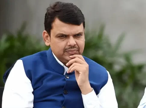 Devendra Fadanvis: जळगाव दौरा अन् देवेंद्र फडणवीसांच्या जीवनातील 'तो' भावुक क्षण, व्हिडिओ व्हायरल