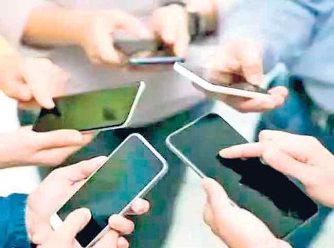 Telecommunication : केंद्र सरकारची मोठी कारवाई! 'या' कारणामुळे तब्बल ६ लाख मोबाईल क्रमांक बंद