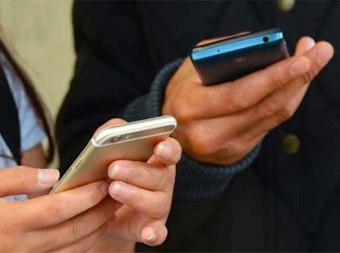 Nashik : चोरलेले ८५८ मोबाइल पुन्हा मालकांकडे; १ कोटी ३३ लाखांचे मोबाइल पोलिसांनी केले हस्तगत
