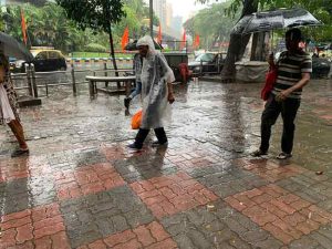 Rain of Mumbai : मुंबईकरांनो... आता छत्री घेऊनच घराबाहेर पडा!