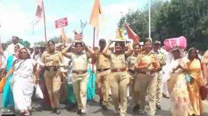 Pandharichi Wari : अवघा रंग एक झाला... आषाढी वारीत पोलीस कर्मचारी देखील सहभागी