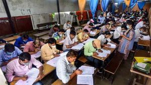 Talathi Bharati Exams : तलाठी परिक्षेला गोंधळाचे ग्रहण; केंद्रांवर कोणीच नसल्यानं उमेदवारांचा संताप