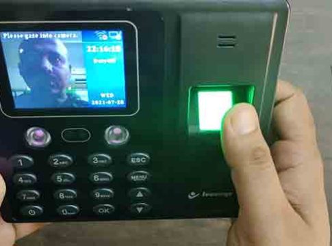 Biometric attendance : कॉलेज विद्यार्थ्यांचीही आता बायोमेट्रीक हजेरी घेणार!