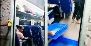 Vande Bharat : 'यापेक्षा आमची एसटी बरी...' वंदे भारत एक्स्प्रेसमध्ये गळती?