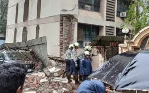 Building Collapse: विद्याविहारमध्ये दोन जण ढिगाऱ्याखाली अडकल्याची भीती