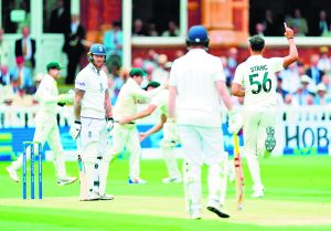 Australia Vs England: ऑसींच्या गोलंदाजीपुढे इंग्लडची घसरगुंडी