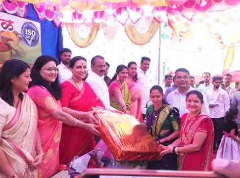 Gram Panchayat : महिलांची १० लाखांची पॉलिसी काढणारी राज्यातील 'ही' पहिली ग्रामपंचायत