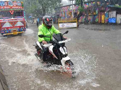 Mumbai rain update: मुंबईत रेड अलर्टचा कालावधी वाढवला! हवामान विभागातर्फे नवीन नोटीस जारी