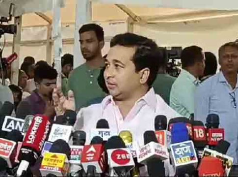 उद्धव ठाकरेंना शाळेत कोणी शिपायाची नोकरी तरी देणार आहे का?