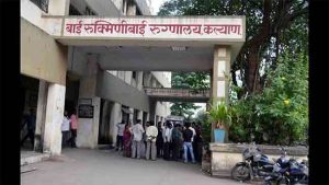 Kalyan news : दोन दिवस भर पावसात भिजत उभी होती महिला... एका रिक्षाचालकाच्या तत्परतेने तिचे प्राण वाचले!