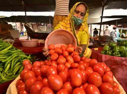 शहरात टोमॅटो महाग; शेतकऱ्यांना किती लाभ?