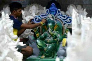 पीओपी मूर्त्यांना ग्राहकांची पसंती...