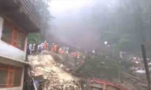 Landslide in Shimla : शिमल्यात भूस्खलन! मंदिरातील २५-३० भाविक ढिगाऱ्याखाली