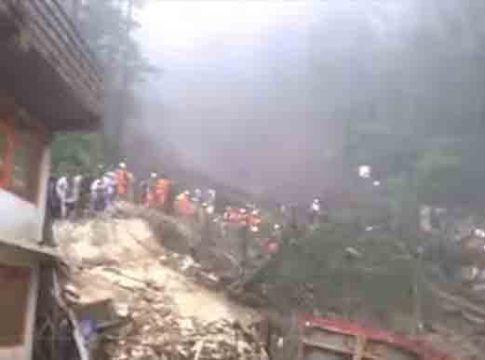Landslide in Shimla : शिमल्यात भूस्खलन! मंदिरातील २५-३० भाविक ढिगाऱ्याखाली
