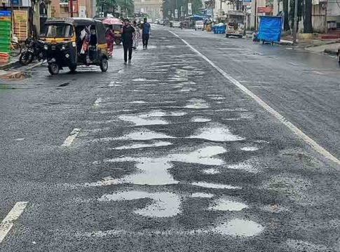पुण्यातील खड्ड्यांच्या तक्रारीसाठी महापालिकेचे पाऊल