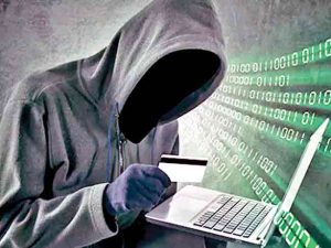 Credit card fraud : क्रेडिट कार्डचा वापर करून महिलेची फसवणूक
