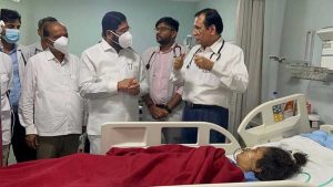 मुख्यमंत्री एकनाथ शिंदेंनी कळवा रुग्णालयाला दिली भेट