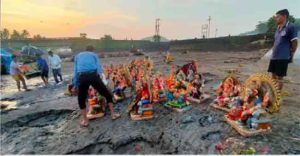 Ganesh Immersion : मुरूड एकदरा व मजगाव खाडीतून २११ बाप्पांचे श्री सदस्यांनी केले पुनर्विसर्जन...