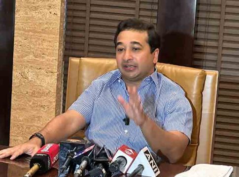 Nitesh Rane : संजय राऊतांच्या प्रतिज्ञापत्रात घोळ; त्यांचा वाढदिवस नक्की आज?