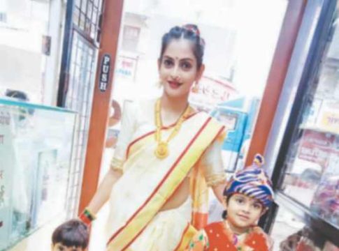 रेडिमेड नऊवारी साड्यांचे माहेरघर : ‘साडीघर’