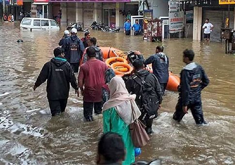 Tamilnadu rain : तामिळनाडूमध्ये अतिवृष्टीमुळे शाळांना दिली सुट्टी