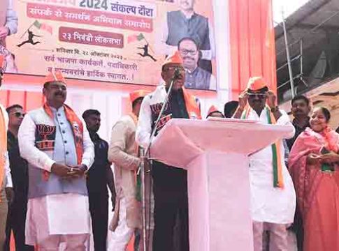 शरद पवारांना या वयात षडयंत्र करणे शोभत नाही; बेकायदेशीर सरकारवरून बावनकुळेंचा पवारांना टोला