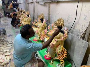 Navratri 2023 : दुर्गे दुर्गट भारी तुजविण संसारी... आता सर्वत्र नवरात्रीचा जल्लोष!