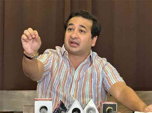 Nitesh Rane : भगव्याच्या नावावर दलाली करणारा संजय राऊत हा मुघलांचा वंशज!
