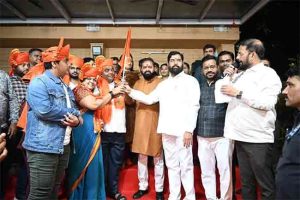 Eknath Shinde Shivsena : शिंदेंच्या शिवसेनेत इनकमिंग सुरुच... आतापर्यंत ३५ नगरसेवकांनी केला पक्षप्रवेश