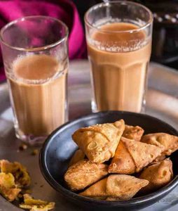 Health Tips: थंड झालेला चहा पुन्हा पुन्हा गरम करून पिताय का? तर हे जरूर वाचा