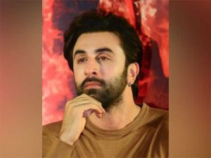 Ranbir Kapoor : धार्मिक भावना दुखावल्याच्या आरोपाखाली रणबीर कपूरविरोधात तक्रार दाखल