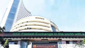 Share market : शेअर बाजार उच्चांकाला सावधानता आवश्यक