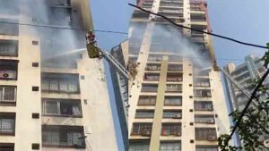 Grant Road fire news : ग्रँट रोड येथील इमारतीला भीषण आग; लेव्हल २ घोषित