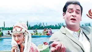 Bollywood songs : इशारों इशारोंमें दिल लेनेवाले...