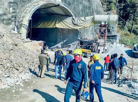 Uttarkashi Tunnel Collapsed : अरेरे! मजुरांच्या बचावकार्यात अडथळेच अडथळे; आता करावा लागणार अवकाळीचा सामना