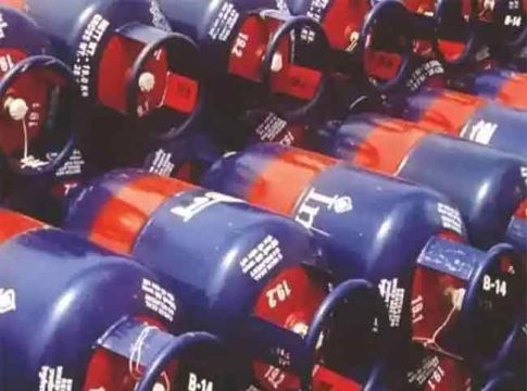 LPG Price : एलपीजी सिलेंडर झाला महाग...महिन्याच्या १ तारखेला झटका