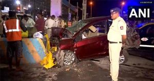 Mumbai Accident : मुंबईत मोठा अपघात, वेगवान कारची ६ वाहनांना धडक, ३ जणांचा मृत्यू