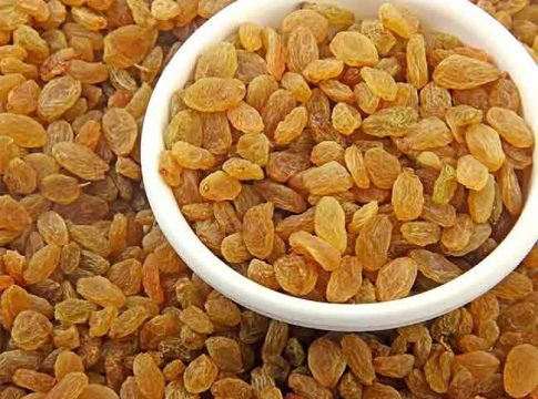 Health: रिकाम्या पोटी मनुकाचे पाणी पिण्याचे होतात हे फायदे, शरीरात नाही जाणवणार रक्ताची कमतरता